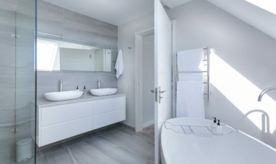 Construction d’une maison neuve : Les tendances salles de bains 2023